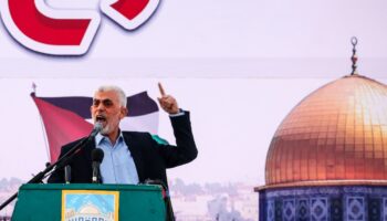 Photo d'archive de Yahya Sinouar, chef du mouvement islamiste palestinien Hamas dans la bande de Gaza, lors d'un discours dans la ville de Gaza, le 14 avril 2023