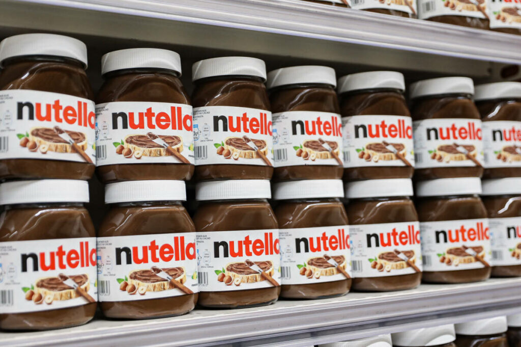 Ferrero, propriétaire des marques Nutella et Kinder, accusé d’avoir minimisé les contaminations aux salmonelles en 2022