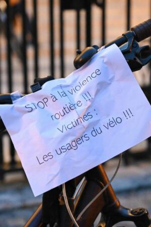 Les images de l’hommage émouvant au cycliste tué par un automobiliste à Paris