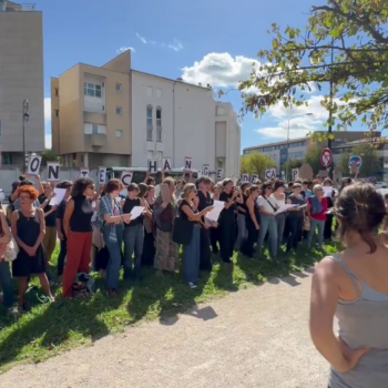 Procès de Mazan : qui est cette chorale féministe qui soutient Gisèle Pelicot depuis le début du procès ?