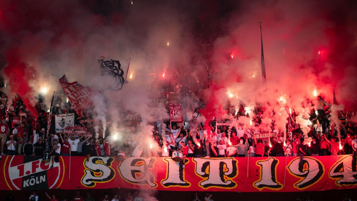 Politik, DFB und DFL beraten über Pyrotechnik und Randale in Fußballstadien