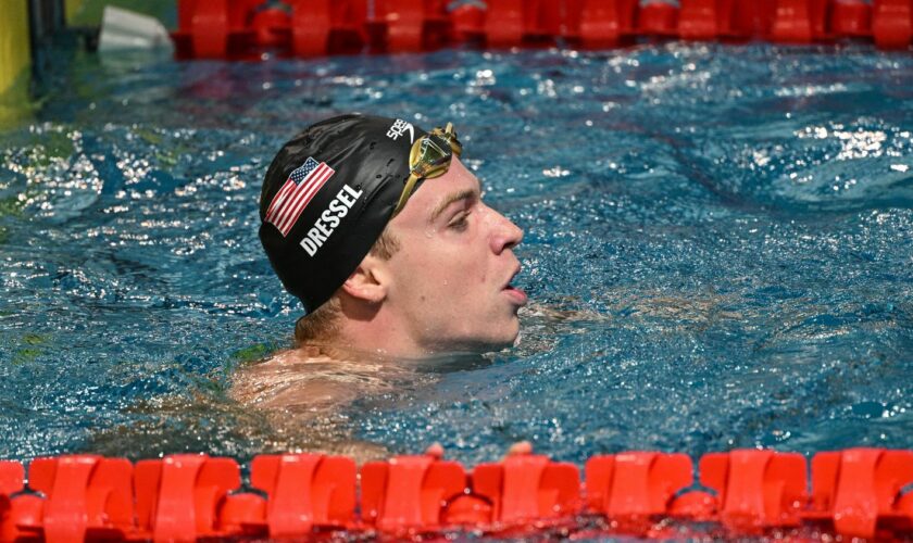 Natation : pour sa première course depuis les JO, Léon Marchand réalise le meilleur temps des séries du 100 m 4 nages à Shanghai