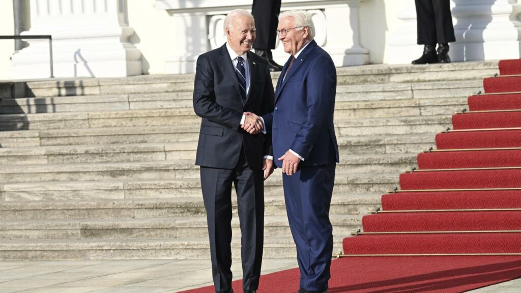 Berlin: Bundespräsident Steinmeier zeichnet Joe Biden aus