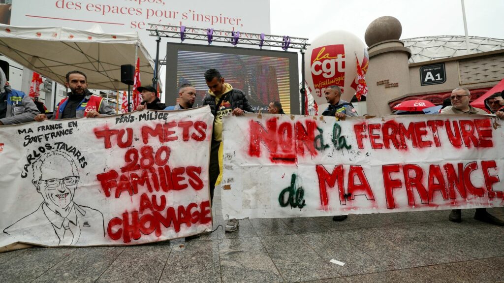 REPORTAGE. "C'est la méthode Tavares" : au Mondial de l'auto à Paris, les salariés de Stellantis manifestent contre les suppressions de postes