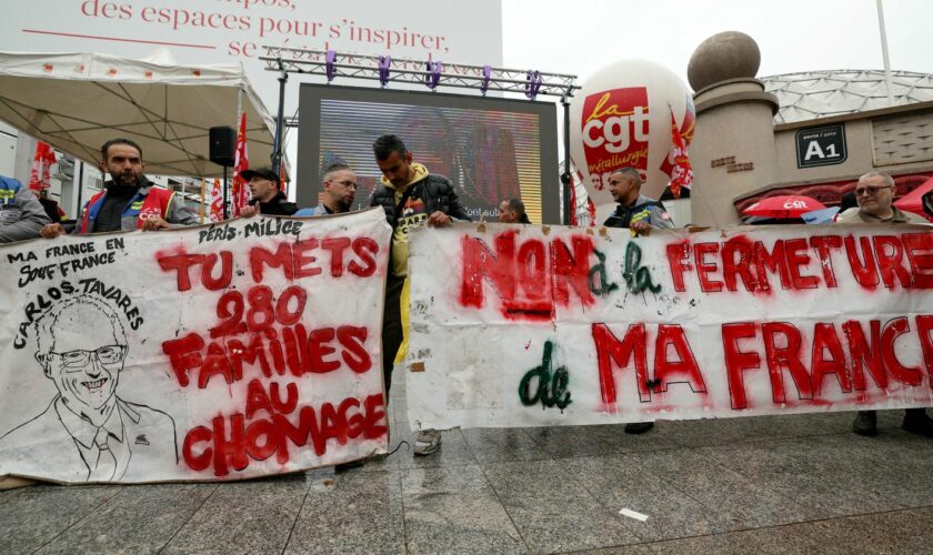 REPORTAGE. "C'est la méthode Tavares" : au Mondial de l'auto à Paris, les salariés de Stellantis manifestent contre les suppressions de postes