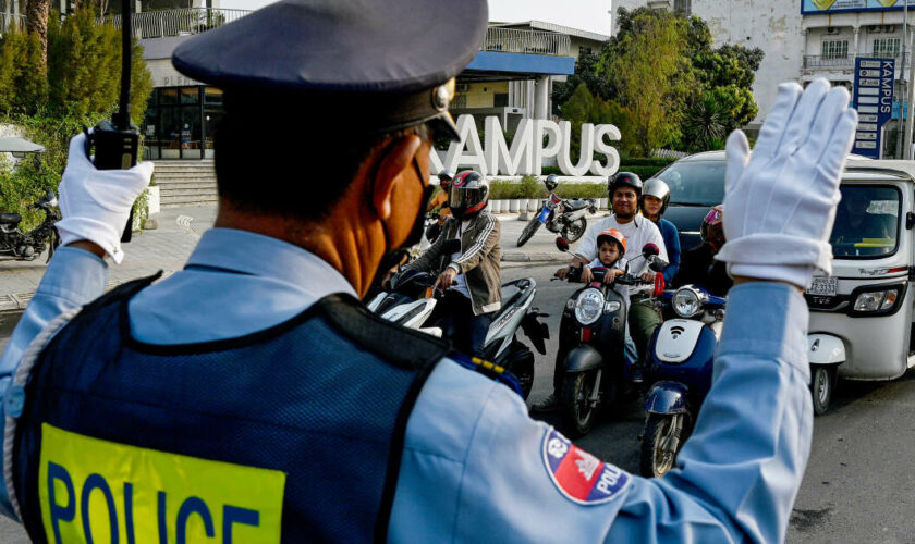 Le Cambodge fait la chasse aux policiers bedonnants