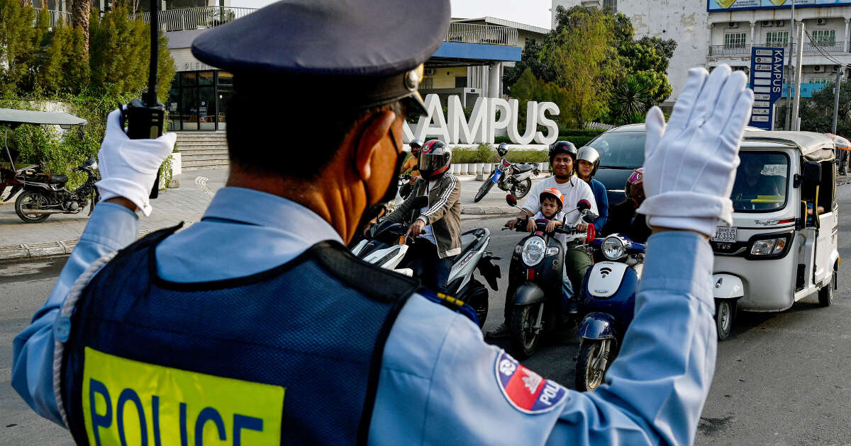 Le Cambodge fait la chasse aux policiers bedonnants