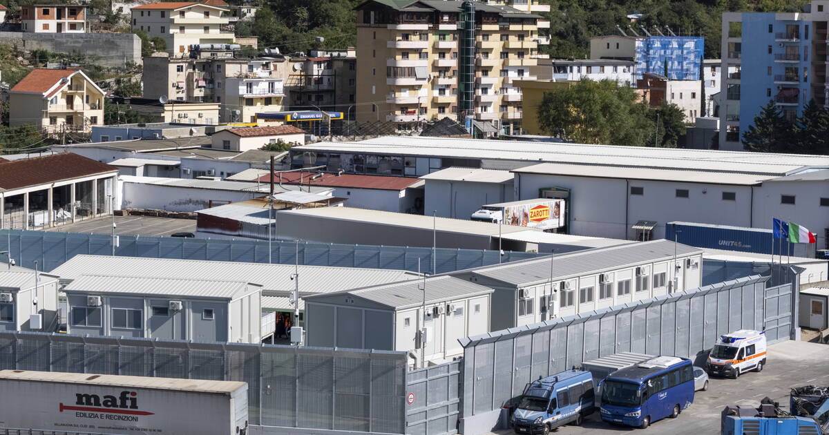 Accord migratoire entre l’Italie et l’Albanie : le transfert des premiers demandeurs d’asile invalidé par la justice