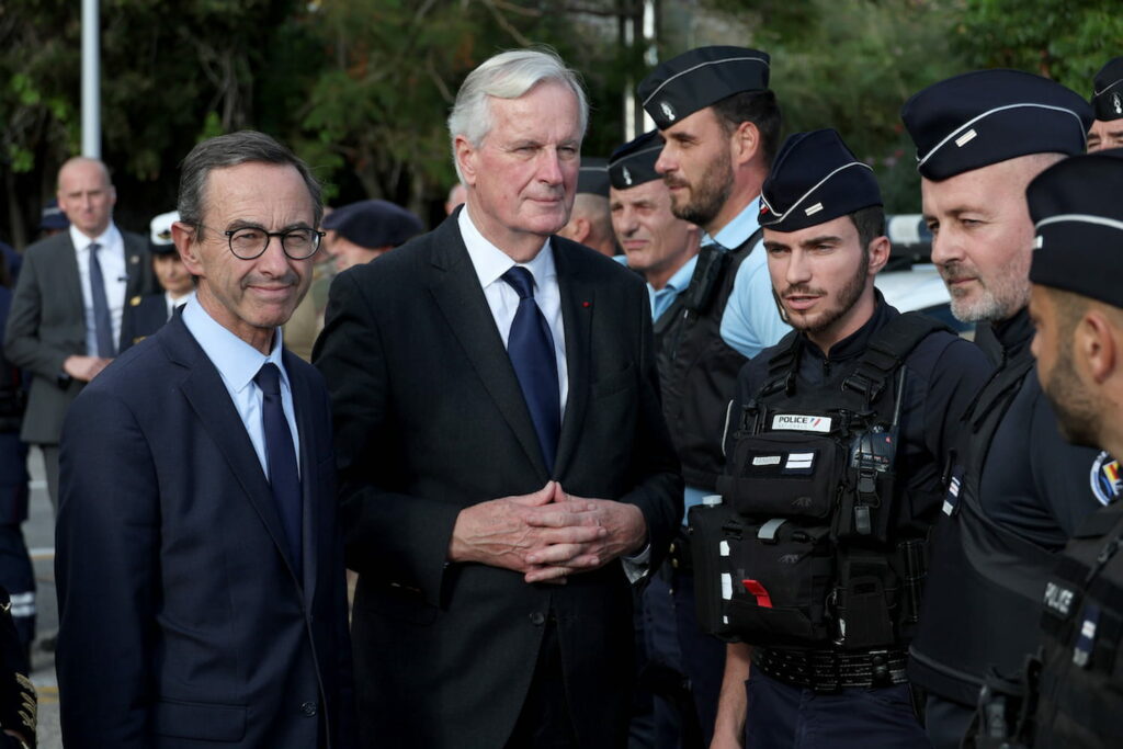 Cette mesure de l'extrême droite pour lutter contre l'immigration envisagée par Barnier, farouchement rejetée par les macronistes