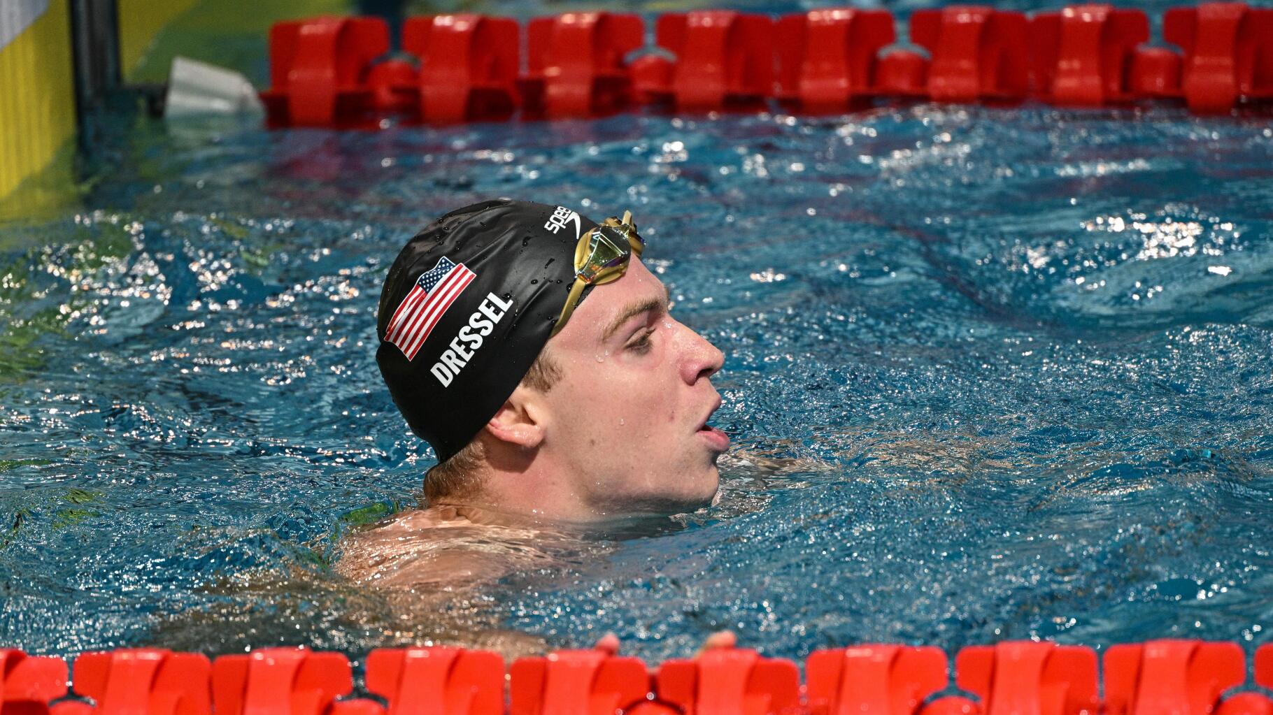 Léon Marchand remporte son premier titre après les JO de Paris et bat un record de France