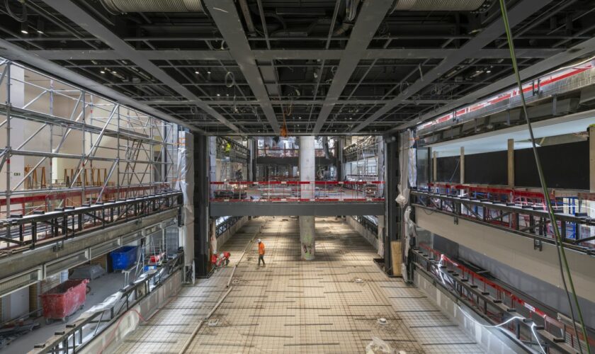 L'architecte Jean Nouvel présente le chantier de la nouvelle Fondation Cartier à Paris dont l'ouverture est prévue fin 2025