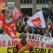 Des syndicalistes de la CGT brandissent des banderoles et des drapeaux lors d'une manifestation contre la réforme des retraites, à Rennes, le 23 mai 2023