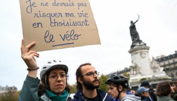 Cycliste mort écrasé à Paris : des centaines de personnes rassemblées dans la capitale et plusieurs villes contre la "violence motorisée"