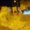 À Saint-Malo, les images impressionnantes de vagues géants balayant des passant sur la chaussée