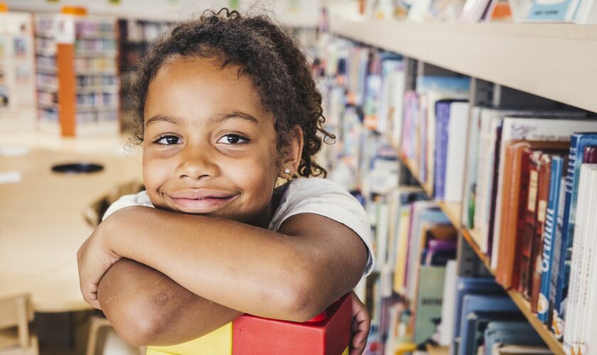 Comment la lecture peut-elle enrichir les vacances des enfants ?