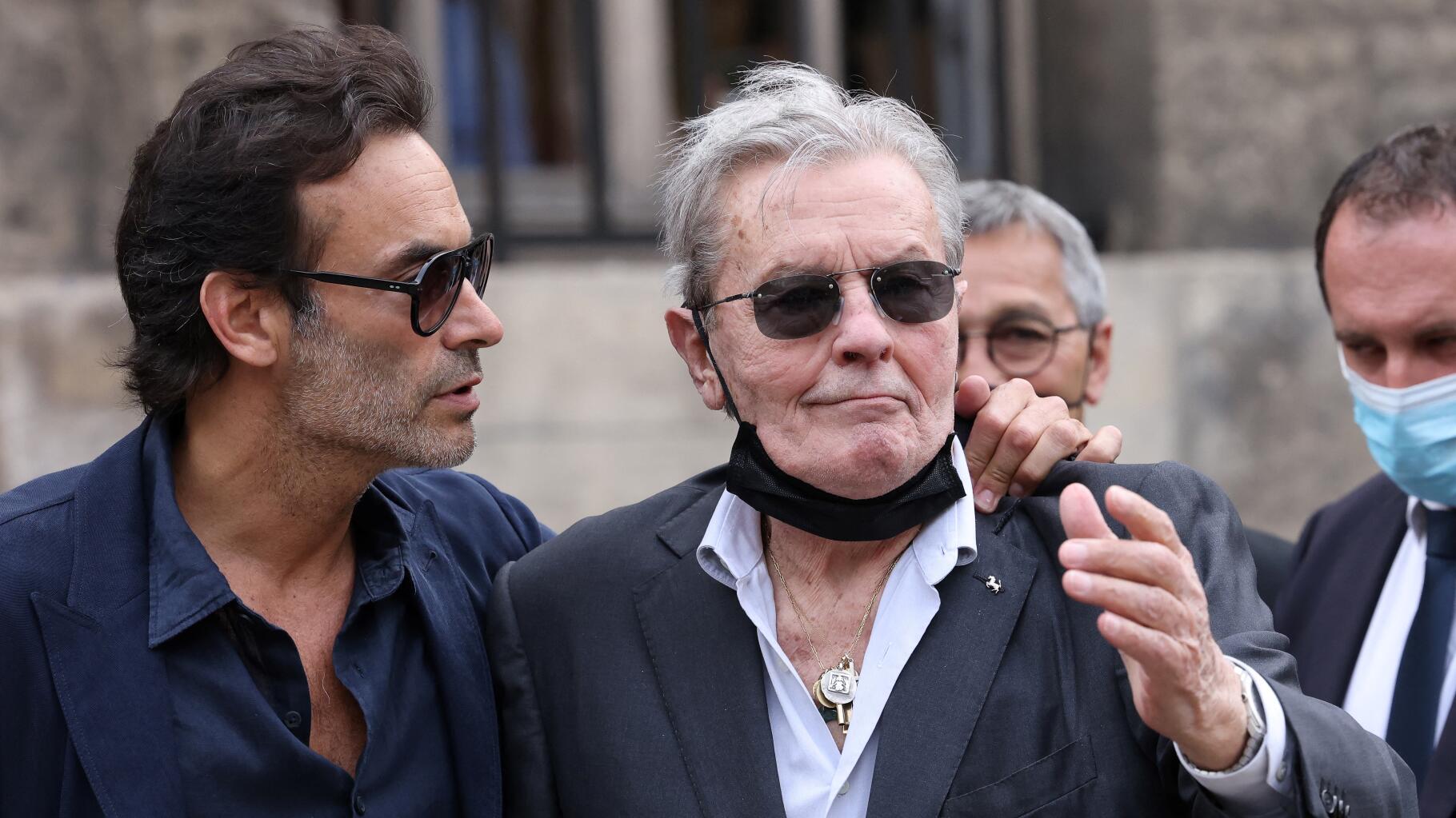 Mort d’Alain Delon : Anthony Delon se confie deux mois après le décès de son père