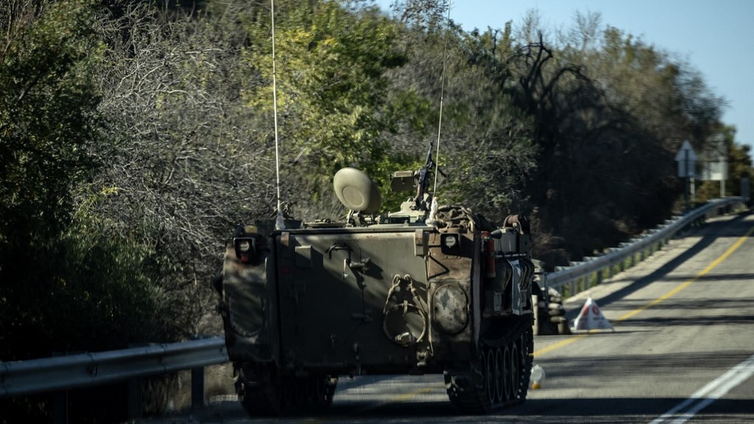 DIRECT. Guerre au Proche-Orient : le Hezbollah dit avoir lancé une "salve de roquettes" sur une base militaire dans le nord d'Israël