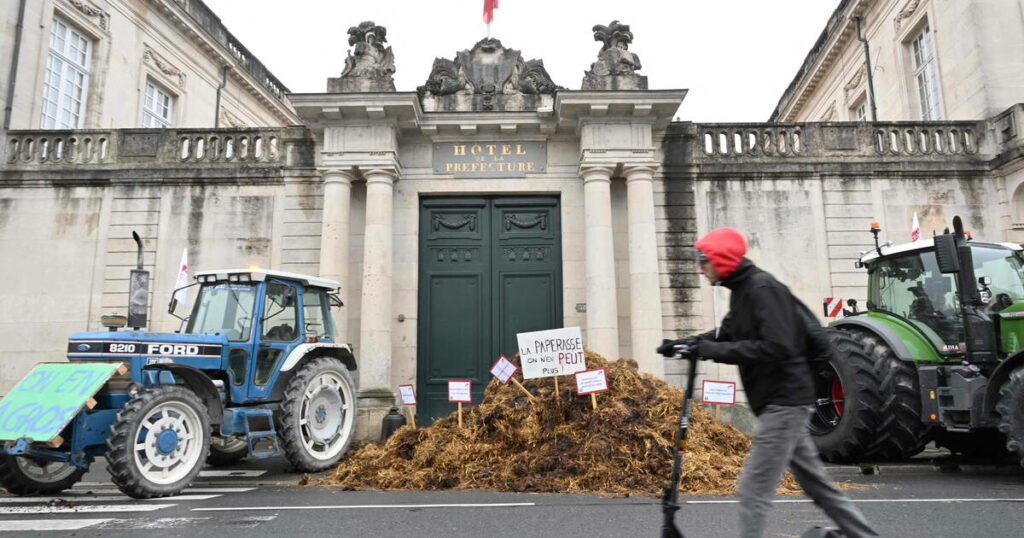 «On veut des réponses concrètes» : les agriculteurs en colère multiplient les actions