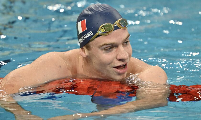 VIDEO. Coupe du monde de natation : Léon Marchand s'impose sur le 400 m 4 nages avec le record de France en prime