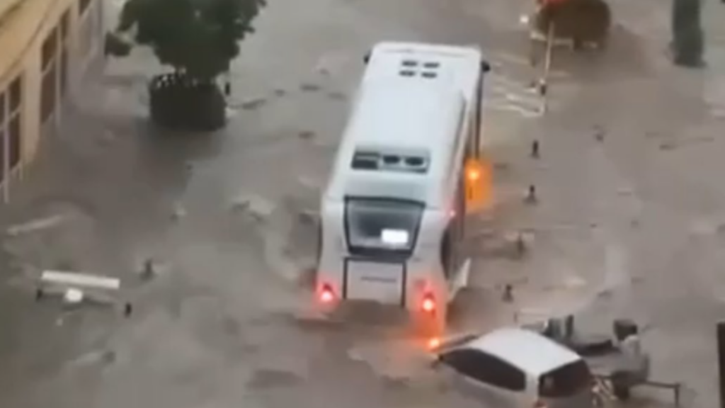 Inondations à Cannes : David Lisnard attaque Météo France, ces scientifiques lui répondent sèchement