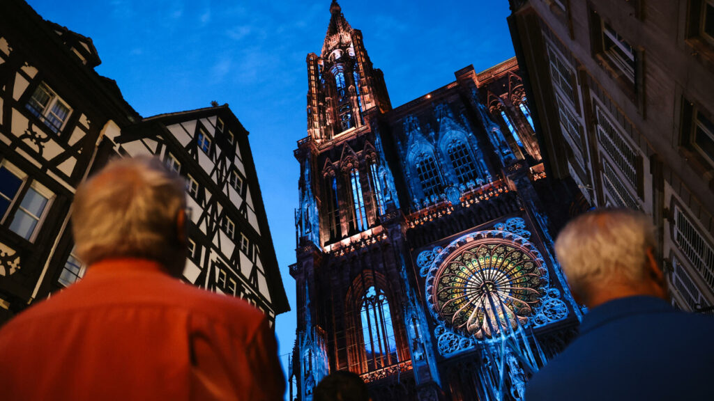 Strasbourg : la mairie revient sur l’éclairage de la cathédrale face à la polémique