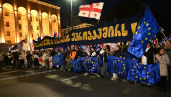 En Géorgie, des dizaines de milliers de manifestants pro-européens rassemblés avant les législatives