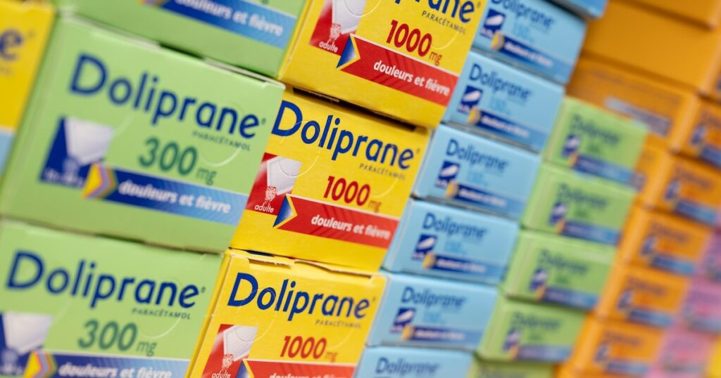 Des boîtes de Doliprane en vente dans une pharmacie en France, le 23 octobre 2023