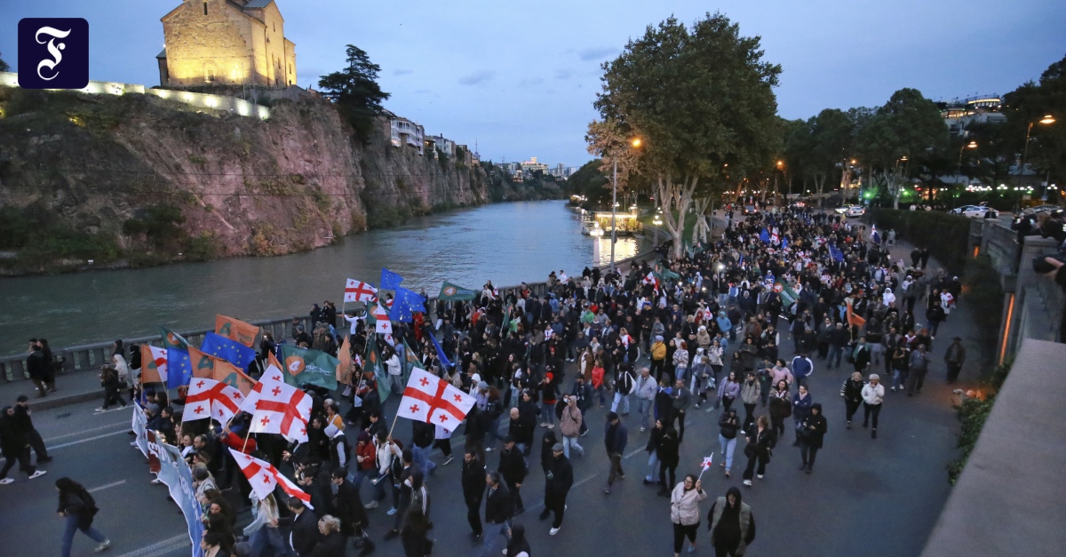 Vor Wahlen: Zehntausende bei pro-europäischer Demonstration in Georgien