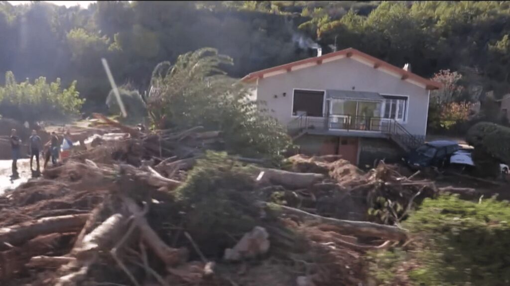 Intempéries : les habitants s'entraident pour s'en sortir après les inondations