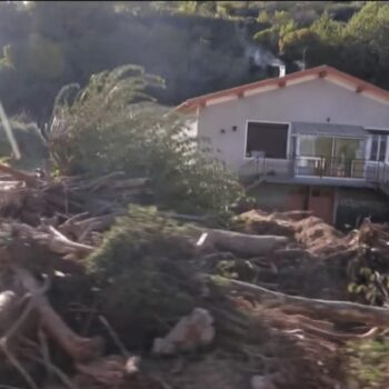 Intempéries : les habitants s'entraident pour s'en sortir après les inondations