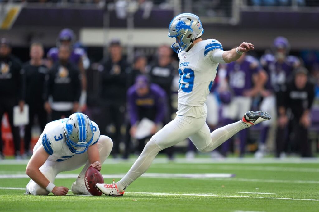 Jake Bates’ last-gasp field goal earns Detroit Lions top spot in NFC North