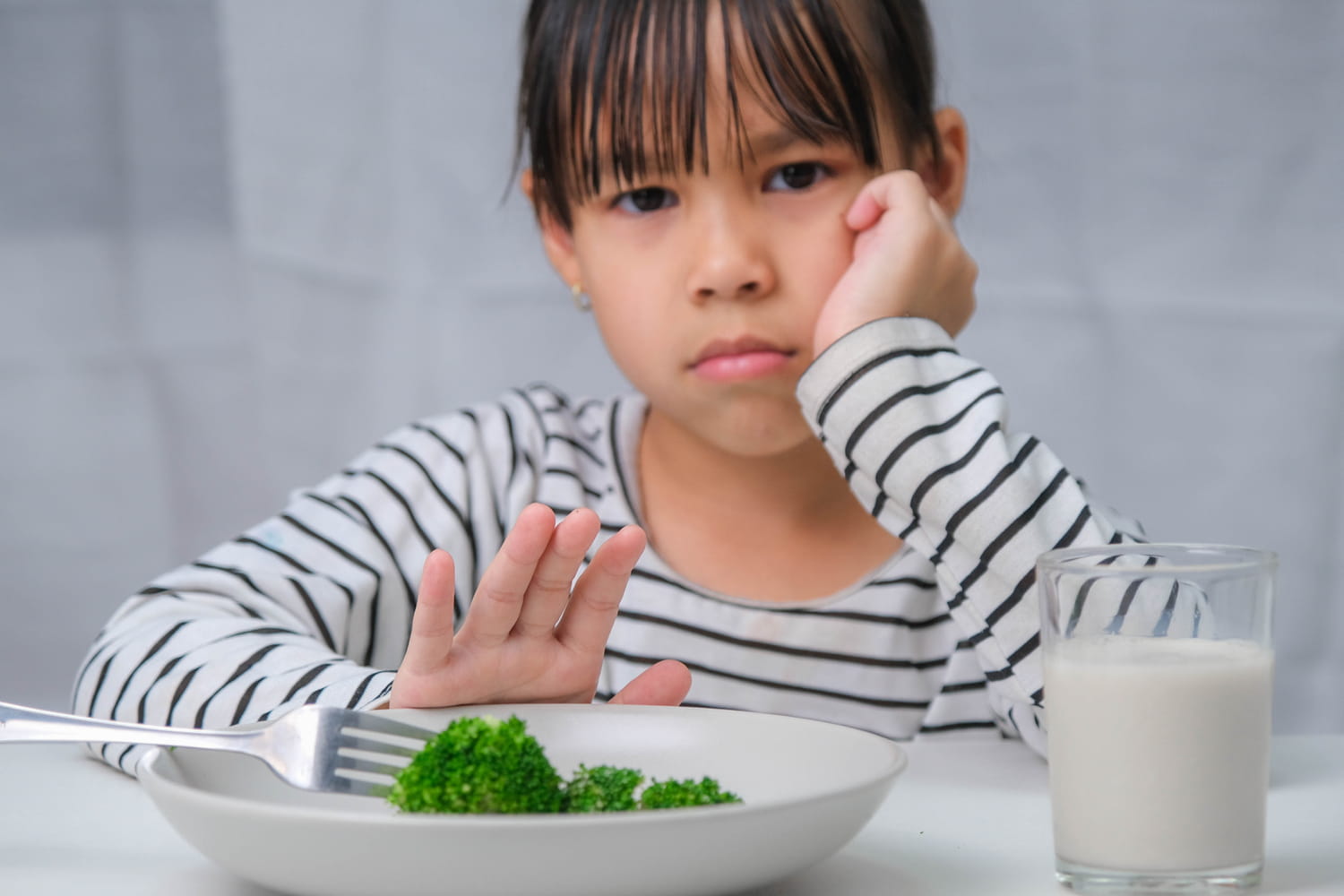 Enfant difficile avec la nourriture ? La science révèle enfin pourquoi et donne un message aux parents