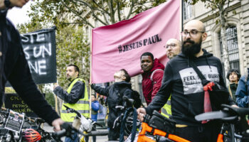 Mort d’un cycliste à Paris : le ministre délégué aux Transports reçoit les associations d’usagers du vélo