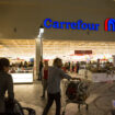 « Ils agrippent notre tee-shirt pour nous faire travailler vite » : Carrefour et sa franchise en Arabie saoudite épinglés par Amnesty International