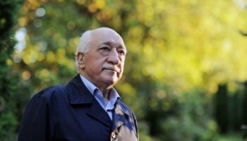 Mort de Fethullah Gülen, l’influent prédicateur devenu la bête noire d’Erdogan