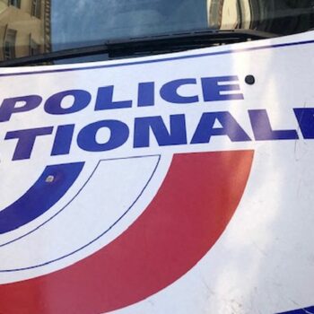 Un corps et un marteau ensanglanté retrouvés dans un appartement à Vénissieux