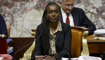 La députée LFI Nadège Abomangoli devient la première femme noire à présider une séance à l'Assemblée, à l'occasion de l'examen du budget 2025