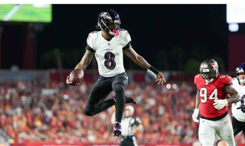 Lamar Jackson dazzles with 5 touchdown passes as Ravens take down injured-riddled Bucs