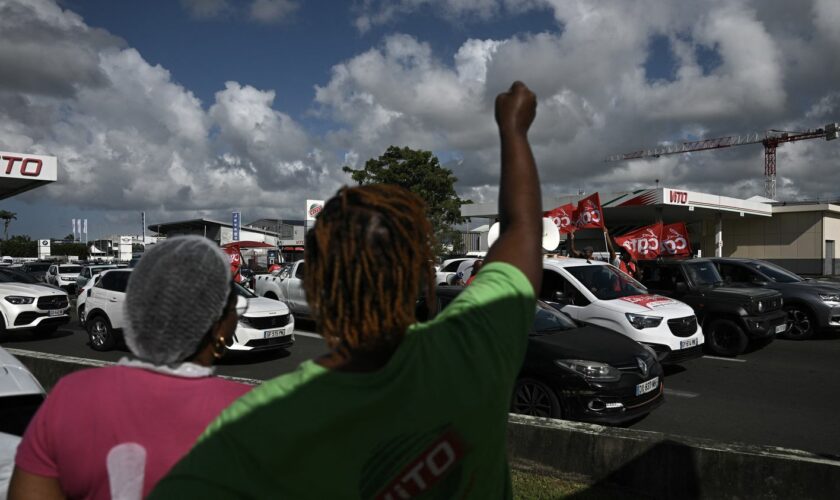 Martinique : le couvre-feu prolongé mais allégé face à une "nouvelle recrudescence de violences"