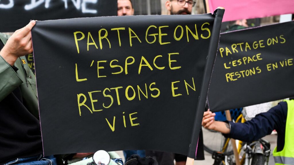 Mort d’un cycliste écrasé à Paris : une mission contre la violence sur les routes lancée