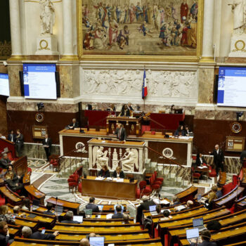 Budget 2025 : les députés entament l'examen d'un projet de budget au devenir incertain