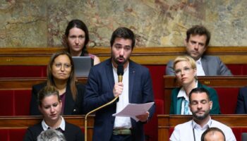 Le député insoumis Andy Kerbrat reconnaît avoir acheté de la drogue et va entamer un « protocole de soins »