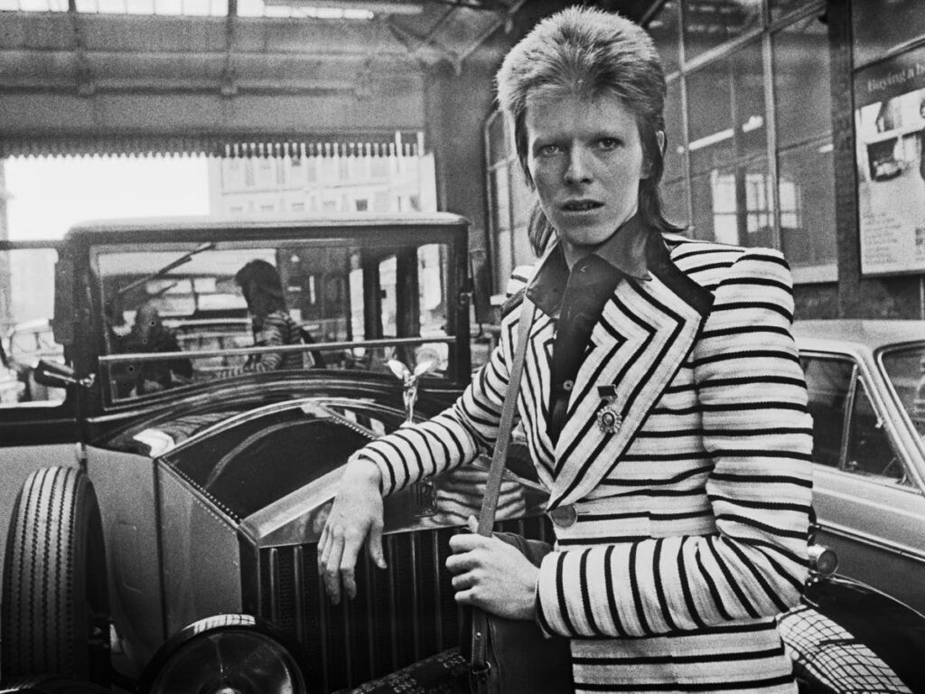 Ziggy Stardust costumes to feature among 90,000 artefacts in V&A’s new David Bowie Centre