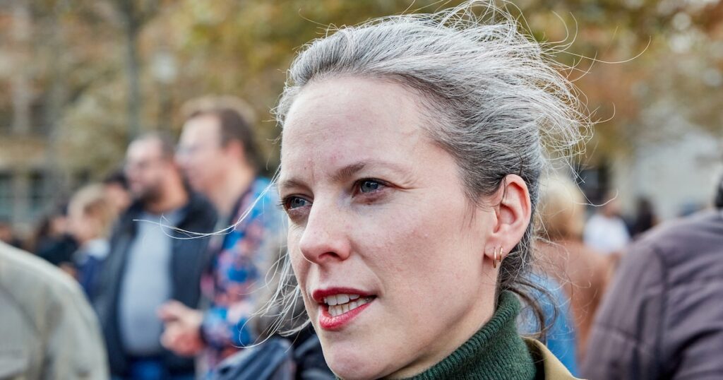 Lucie Castets lors d'une manifestation pour l'annulation de la réforme des retraites, le 1er octobre 2024 à Paris.