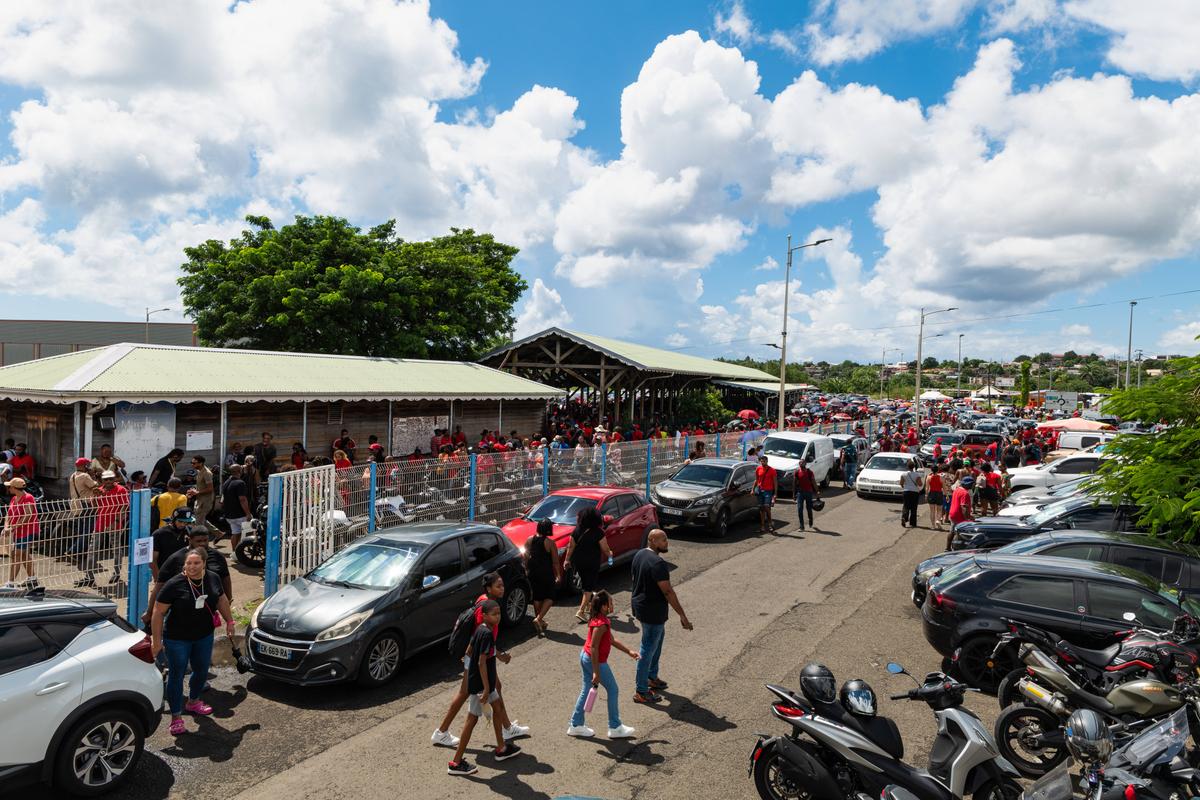 Martinique : nouvelles violences sur l’île, le couvre-feu prolongé jusqu’au 28 octobre