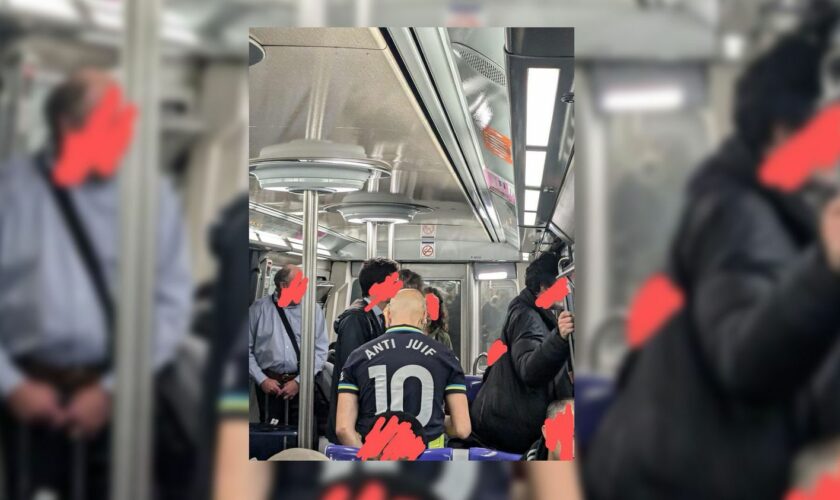 Enquête ouverte après la photographie d'un homme dans le métro parisien portant un maillot floqué "Anti Juif"