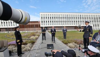 Boris Pistorius, ministre allemand de la Défense, s'est adressé aux journalistes après la cérémonie d'installation de la  Force opérationnelle de commandement Baltic (CTF Baltic) à Rostock.