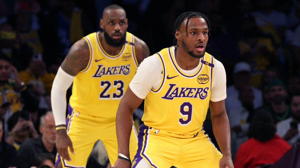 NBA : l’entrée commune et historique de LeBron James et son fils Bronny avec les Los Angeles Lakers