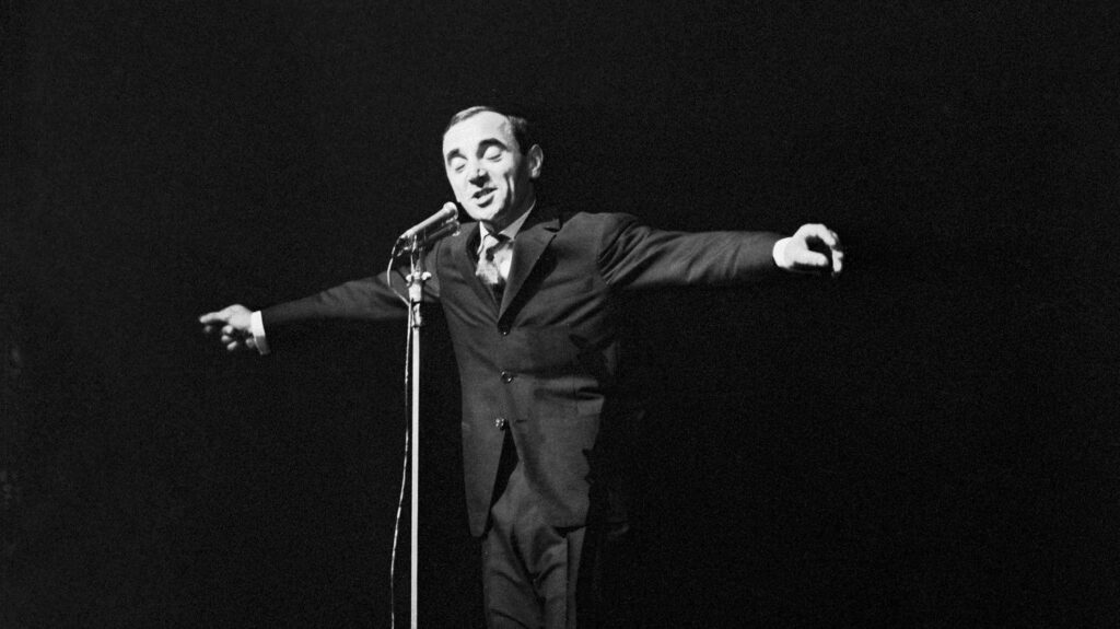 Le jour où la carrière de Charles Aznavour a basculé avec "Je m'voyais déjà"