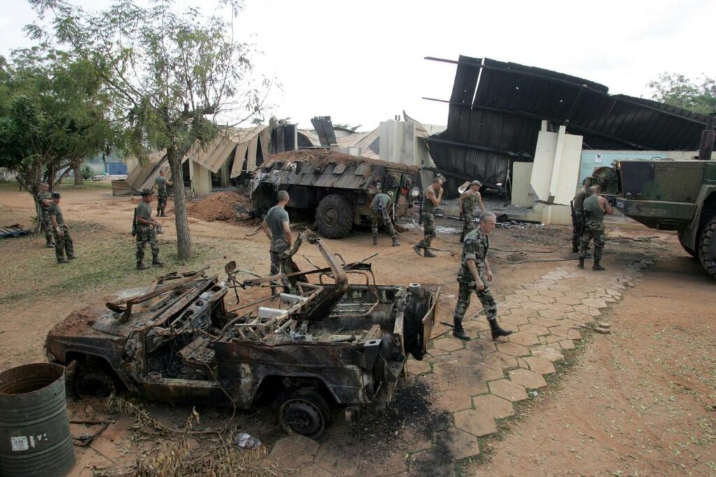 « Bouaké : hautes trahisons d’Etat » : une contre-enquête sur le bombardement des soldats français en Côte d’Ivoire